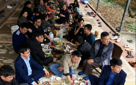 Câu nói của vợ trước mặt họ hàng trong ngày Tết khiến chồng nghĩ tới việc ly hôn