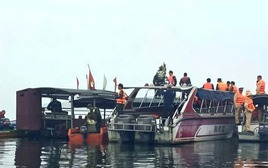 Thủ tướng giao Bộ Công an chỉ đạo điều tra nguyên nhân vụ lật tàu khách trên hồ Thác Bà