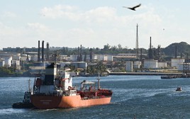 Lần đầu tiên sau 60 năm, Mỹ làm điều này nhắm vào Cuba, hàng loạt tàu chở dầu hướng tới Havana đột ngột quay đầu về