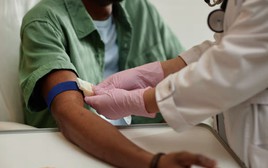 Bác sĩ phẫu thuật cảnh báo trực tiếp nam giới: Đừng bao giờ bỏ qua 5 dấu hiệu ung thư này!