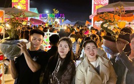 "Biển" người ùn ùn đổ về Ninh Bình đi chợ "mua may, bán rủi" lúc nửa đêm