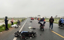 Ô tô va chạm xe máy điện, 2 học sinh tử vong thương tâm