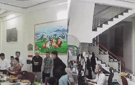 Xem camera ở nhà sau Tết, con cháu sững người khi thấy điều bố đang làm