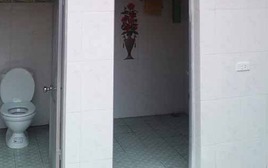 Một lần về quê, phát hiện 5 cây vàng được giấu ở két nước bồn cầu: "Tôi đã làm ra chuyện tày trời.."