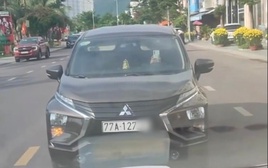 Dừng xe làn ngược chiều, chặn đầu ô tô, người phụ nữ chưa làm việc với CSGT vì "đang bận"