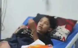 Bị mẹ kế ép uống nước sôi, cậu bé 12 tuổi chết thương tâm