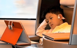 Nhìn cảnh "tiểu thiếu gia" ngồi ở khoang thương gia tàu cao tốc, tôi nhận ra khác biệt giữa những đứa trẻ bắt đầu từ rất sớm