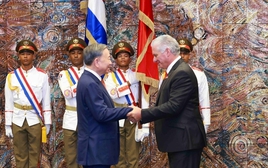 "Món quà vượt đại dương" cùng Tổng Bí thư Tô Lâm và niềm hạnh phúc vỡ òa ở Cuba