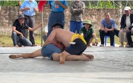 Đô vật bị gãy cổ tử vong trong hội làng: Người thi đấu có phải chịu trách nhiệm không?