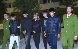 Bắt Phạm Linh Duyên sinh năm 2006 và 4 nam thanh niên