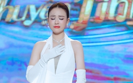 Nữ ca sĩ 29 tuổi đi hát tiệc kín gặp tình huống nhạy cảm