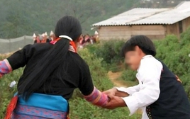 Hai nữ sinh lớp 8 bị “bắt" về làm vợ trong đêm