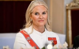 Thái tử phi Na Uy rơi vào ‘tâm bão’ vì mối quan hệ với tỷ phú Epstein