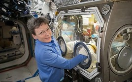 Sinh con ngoài không gian: Thách thức mới của nhân loại