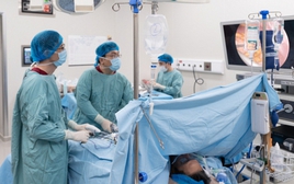 Một bệnh nhân mắc ba ung thư nguyên phát hiếm gặp