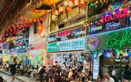 Khách Tây chia sẻ thử thách một ngày sống ở Hà Nội với 690.000 đồng