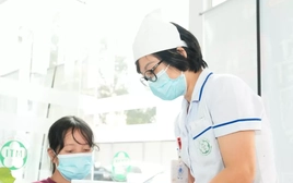 Chủ quan với bệnh thủy đậu, cô gái 19 tuổi nguy kịch