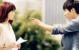 Khi tôi tuyên bố ly hôn, chồng nhìn tôi hồi lâu rồi cười khẩy, bảo tôi là "đồ dở hơi"