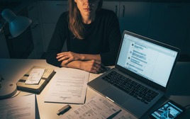 Ngậm đắng nuốt cay với cả gia đình chồng, tôi âm thầm thu thập chứng cứ chờ ngày tự do