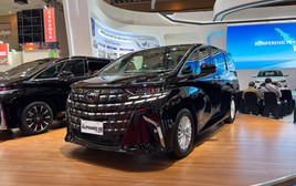 Toyota Alphard có bản giá rẻ ra mắt ĐNÁ: Giá quy đổi 'chỉ' 2,1 tỷ đồng, vành 19 inch và lược bỏ loạt tiện nghi nội thất