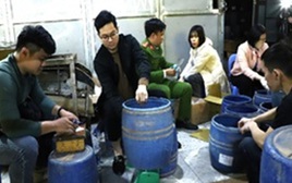 Bắt người đàn ông sản xuất 2,8 tấn giá đỗ ngâm hóa chất kích thích sinh trưởng