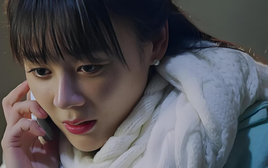 Lén gửi tiền về quê cho bố mẹ tiêu Tết, tôi bị em trai vô tình "bóc mẽ" và rồi là hàng chục cuộc gọi từ bố mẹ chồng