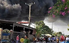 Vụ cháy lớn kho chứa nệm ở TPHCM: Cơ sở không có giấy phép kinh doanh