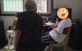 Bà nội nuôi cháu suốt 10 năm, ngày cháu đỗ ĐH còn mừng 300 triệu nhưng một câu nói của cháu lại khiến bà "muối mặt"