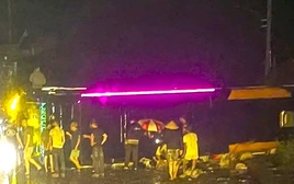 Gia Lai: Xe khách chở 10 người bị lật trên quốc lộ