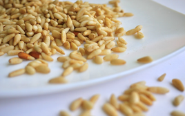 Loại hạt “tí hon” nhưng là “gã khổng lồ” dinh dưỡng, tốt cho tim mạch, chống lão hóa và bảo vệ mắt, ở Việt Nam rụng đầy gốc nhưng ít ai ăn