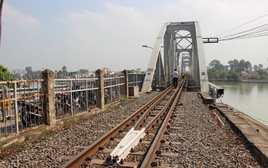 Khởi tố vụ án sà lan đâm cầu Ghềnh ở Đồng Nai