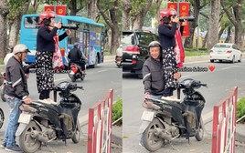 Clip cụ ông dựng xe máy giúp vợ chụp ảnh 'với cả bầu trời cưng chiều' gây sốt