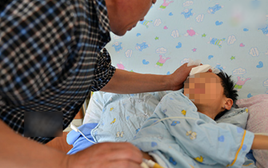 Nam sinh lớp 7 phát hiện mắc ung thư đại tràng giai đoạn cuối, bác sĩ thở dài: Nhiều ông bà nuông chiều hóa thành hại cháu