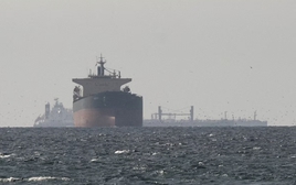 Vì sao Iran có thể bán dầu ổn định giữa bom đạn Mỹ - Israel?