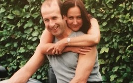 Bố mẹ tử vong vì loại ung thư “nguy hiểm nhất”, con gái kể lại dấu hiệu ban đầu ít ai ngờ tới