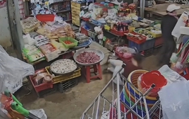 Công an kết luận vụ việc cô gái ngất xỉu giữa chợ sau khi tiếp xúc với 2 người lạ