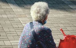 86 tuổi có con trai sống trong biệt thự, người mẹ vẫn phải bán nhà tự nuôi thân: Hối hận vì 1 điều đã quá dốc lòng cho con