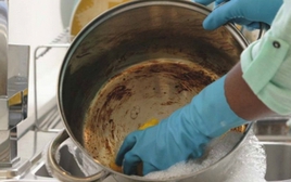 3 loại nồi, chảo tiếc mấy cũng vứt ngay nếu không muốn phá vị món ăn, nuốt vào độc tố