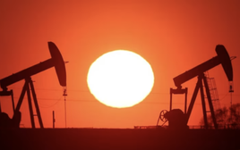 Giá dầu tăng vọt sau tối hậu thư của ông Trump về Iran