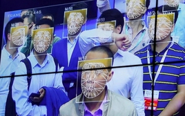 Cuộc truy lùng 20 năm cho thấy sự "hiệu quả" của Trung Quốc: Tìm thấy sự thật giữa biển người mênh mông