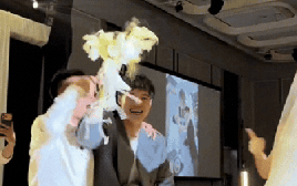 Ai rồi cũng có đôi có cặp, có danh có phận, chỉ còn Văn Toàn thôi!