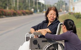 72 tuổi, có 3 căn nhà nhưng vẫn suýt không có tiền chữa bệnh: Bài học tài chính khiến nhiều người trung niên giật mình