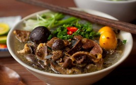 Loại miến không trắng tinh lại được chứng nhận là loại "chuẩn", người ăn nhận xét: Khác hẳn hàng siêu thị