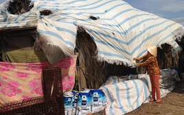 Ngày bố mẹ tôi dọn ra ở tạm góc vườn, chồng cười nhạt nói một câu mà tôi không quên được