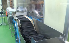 Hàng loạt sản phẩm thiết yếu rơi vào tình trạng báo động vì xung đột Trung Đông: Từ quần áo đến ống hút đều đình trệ sản xuất vì thiếu dầu mỏ