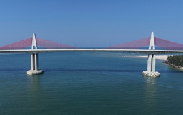 Cận cảnh cầu vượt biển dài nhất miền Trung đang chờ thông xe ở Huế