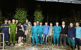 Xuyên đêm tìm kiếm bé trai 4 tuổi đi lạc trên đồi ở TP Huế