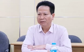 Thủ đoạn che đậy tiền nhận hối lộ của cựu phó cục trưởng đang bỏ trốn