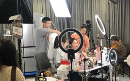 Từ thời điểm này, người livestream bán hàng cần đặc biệt chú ý: Vi phạm 3 ĐIỀU có thể bị “ngắt sóng” ngay lập tức