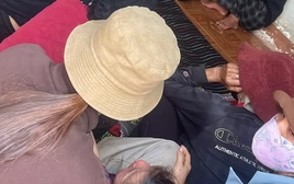 Trốn theo nhóm bạn ra ao tắm, học sinh lớp 2 đuối nước tử vong